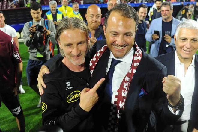 中场球员带 中场球员带