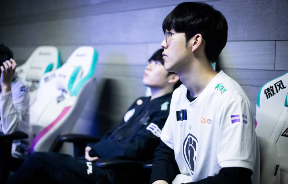 次突出其财 次突出其财